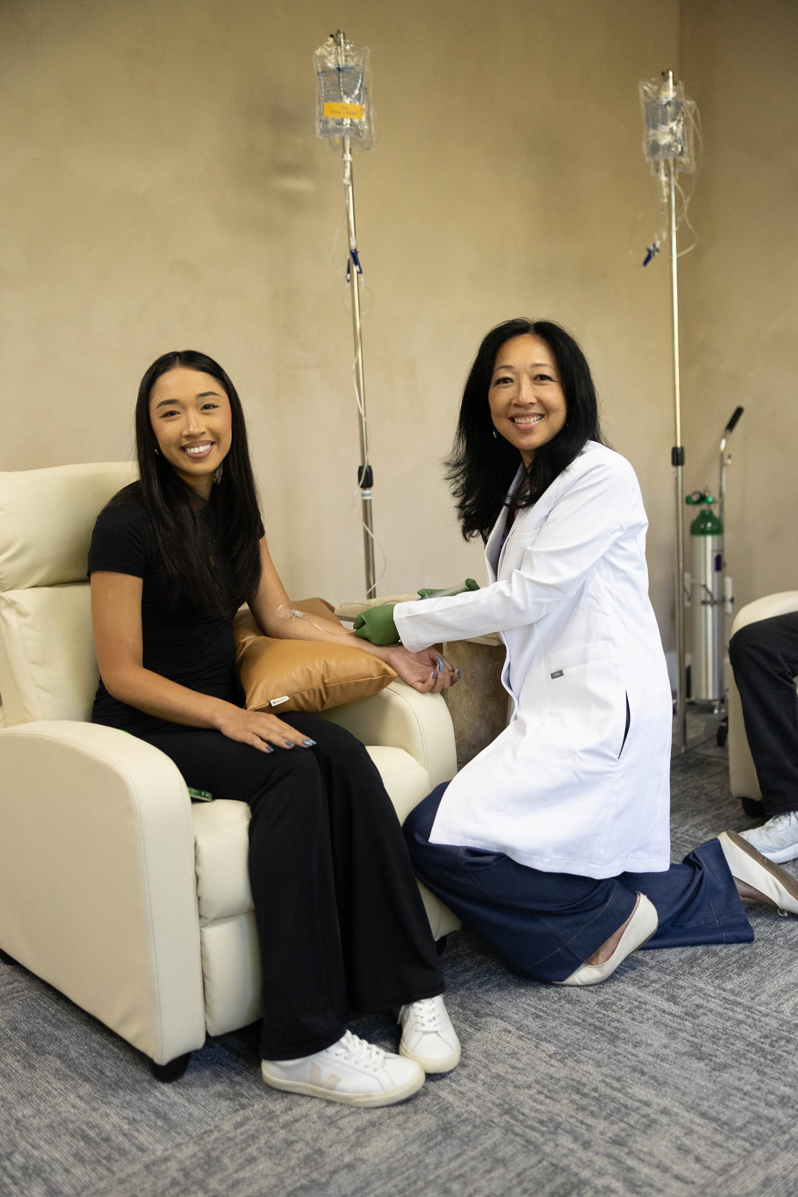 Dr. Lisa Ma smiling with a patient during an IV therapy session at the Buena Health studio